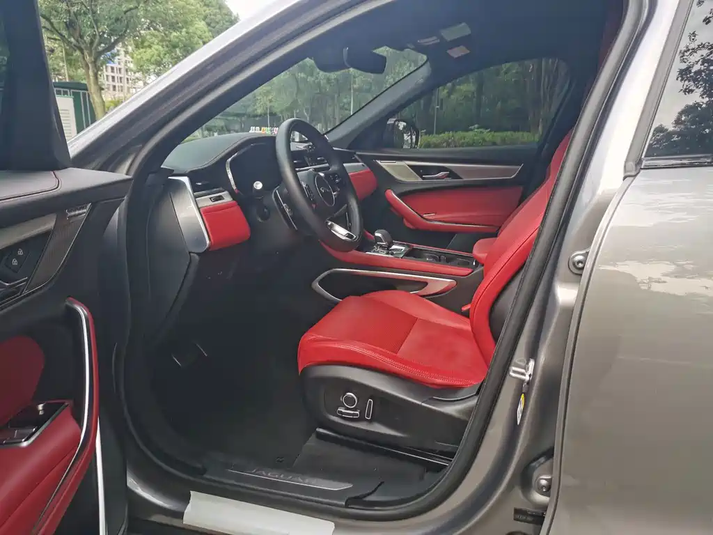 Jaguar F-PACE — миниатюра 8