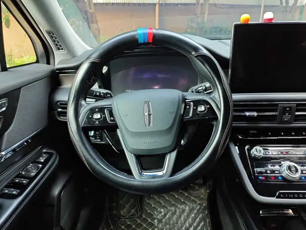 Lincoln Corsair — миниатюра 3