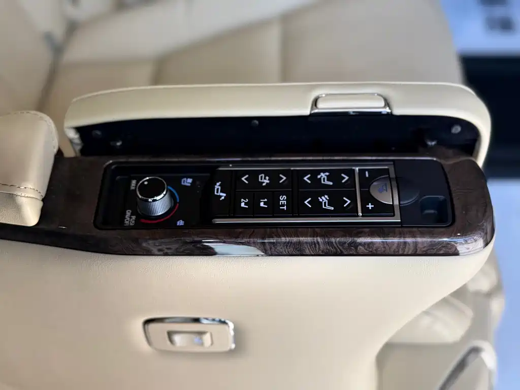 Toyota Alphard — миниатюра 18