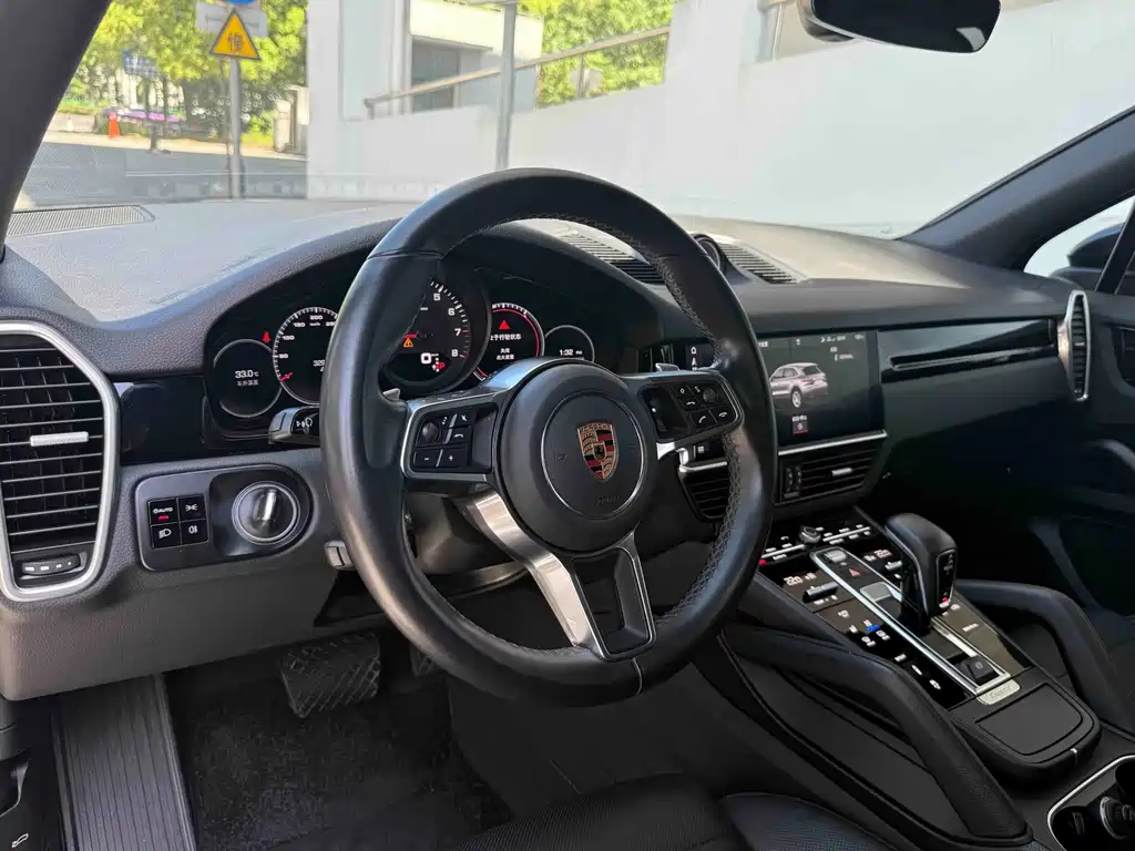 Porsche Cayenne — миниатюра 5