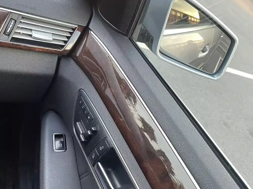 Mercedes-Benz E-Class — миниатюра 16