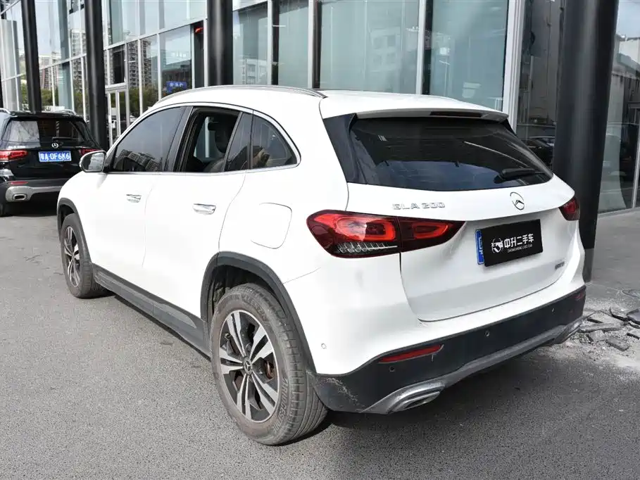 MERCEDES-BENZ GLA