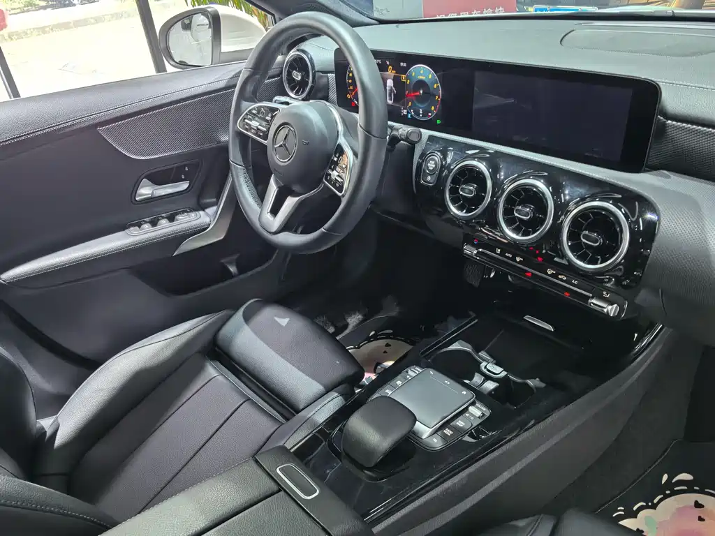 Mercedes-Benz A-Class — миниатюра 8