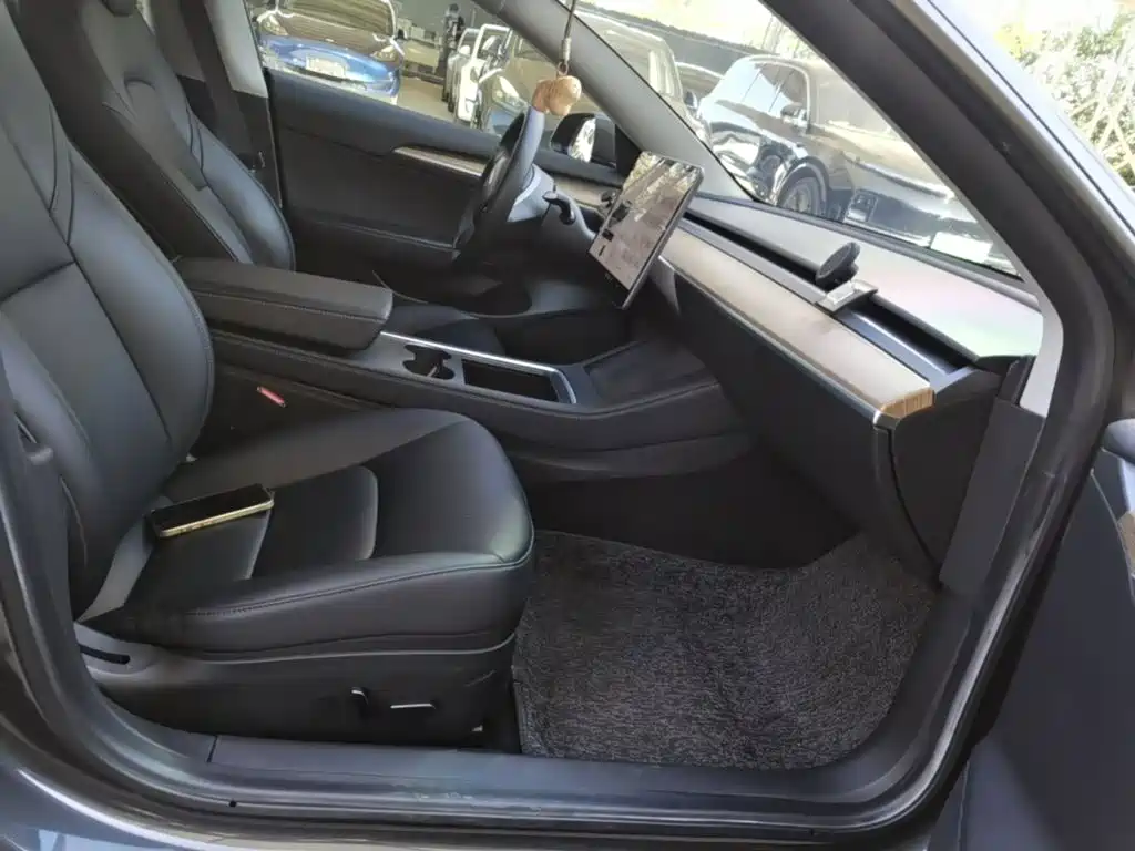 Tesla Model 3 — миниатюра 25