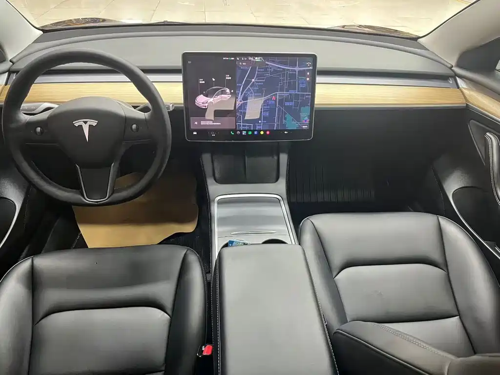 Tesla Model 3 — миниатюра 5