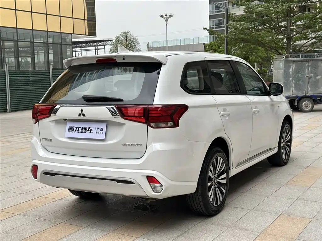 Mitsubishi Outlander 2021 2.0L 5 мест