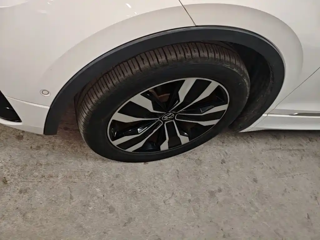 Volkswagen Tiguan L — миниатюра 23