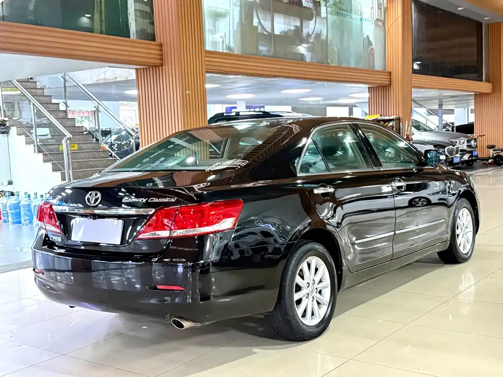Toyota Camry — миниатюра 6