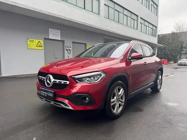 MERCEDES-BENZ GLA