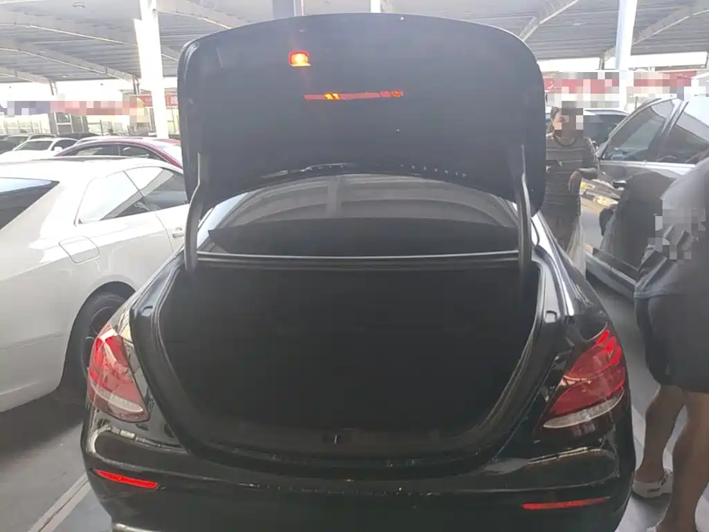 Mercedes-Benz E-Class — миниатюра 19