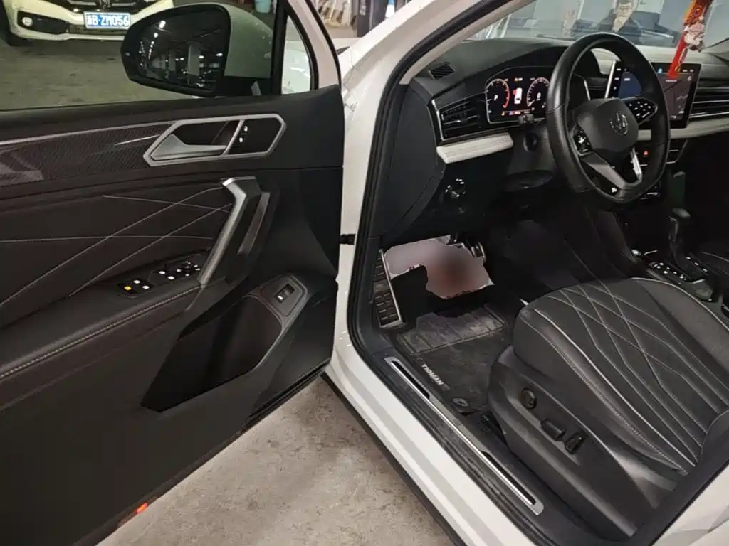 Volkswagen Tiguan L — миниатюра 16