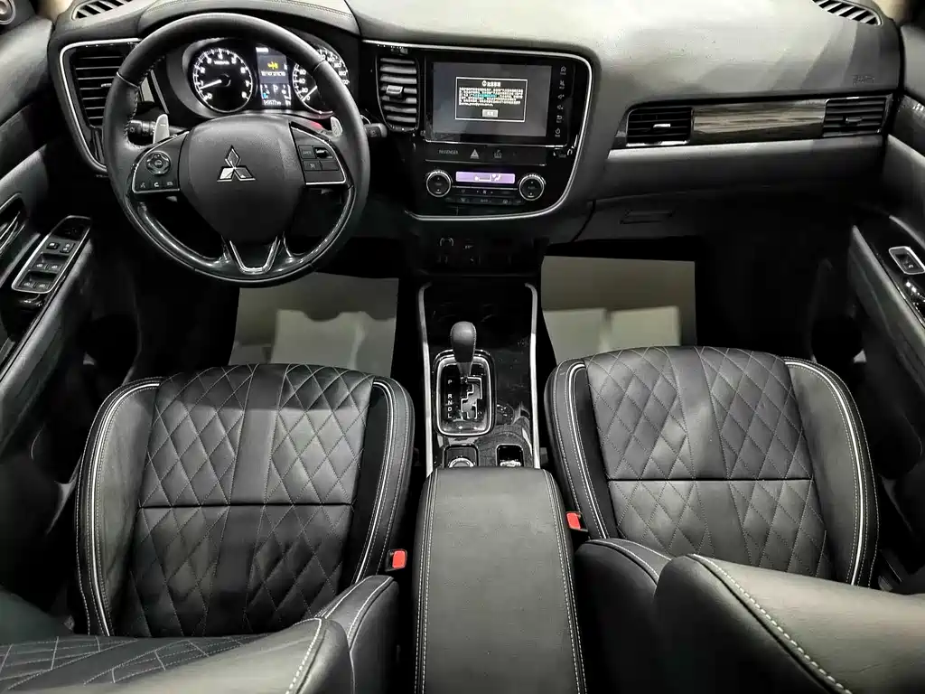 MITSUBISHI OUTLANDER