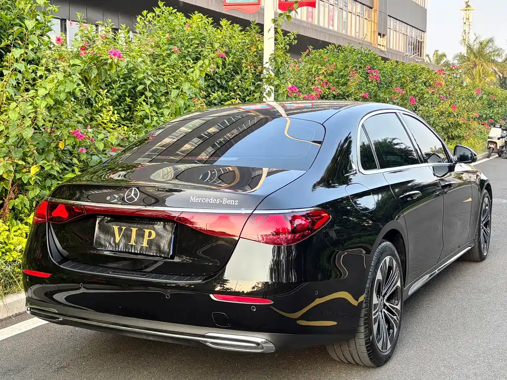 Mercedes-Benz E-Class — миниатюра 9