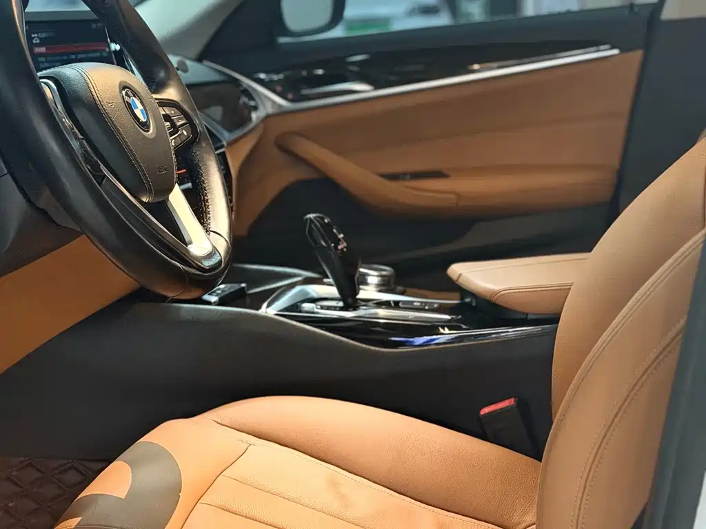 BMW 5 Series — миниатюра 12