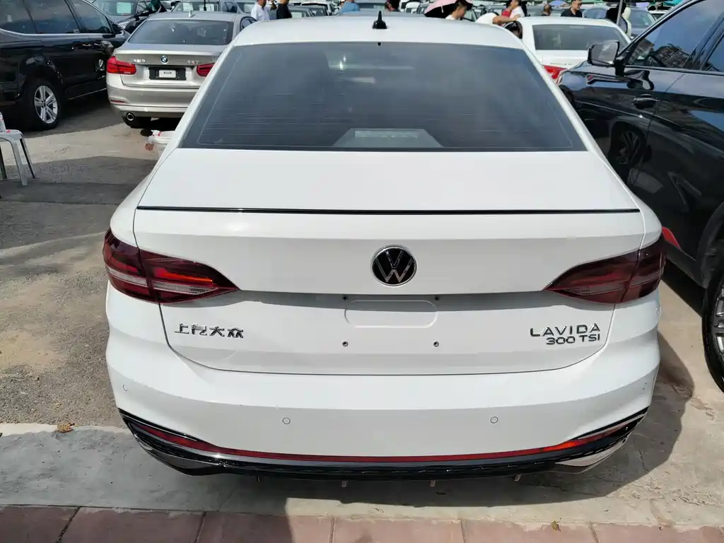 Volkswagen Lavida — миниатюра 5