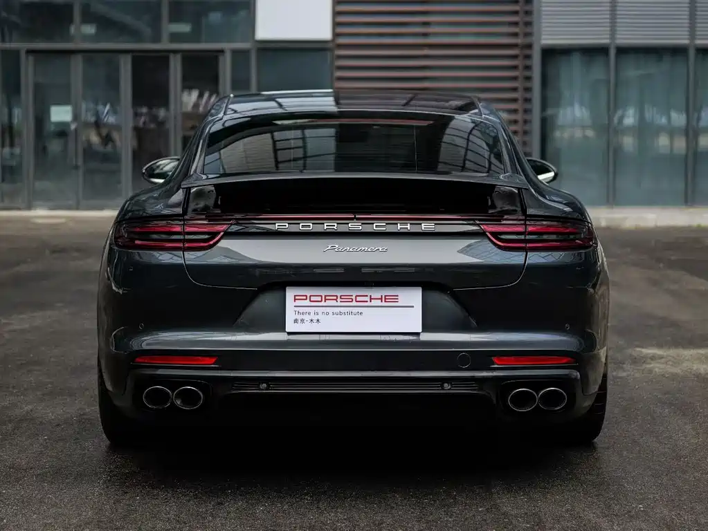 PORSCHE PANAMERA