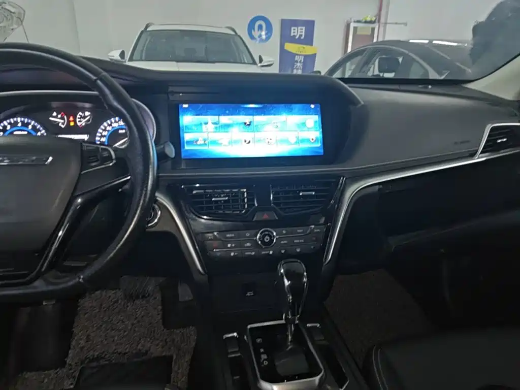 Venucia T90 — миниатюра 13