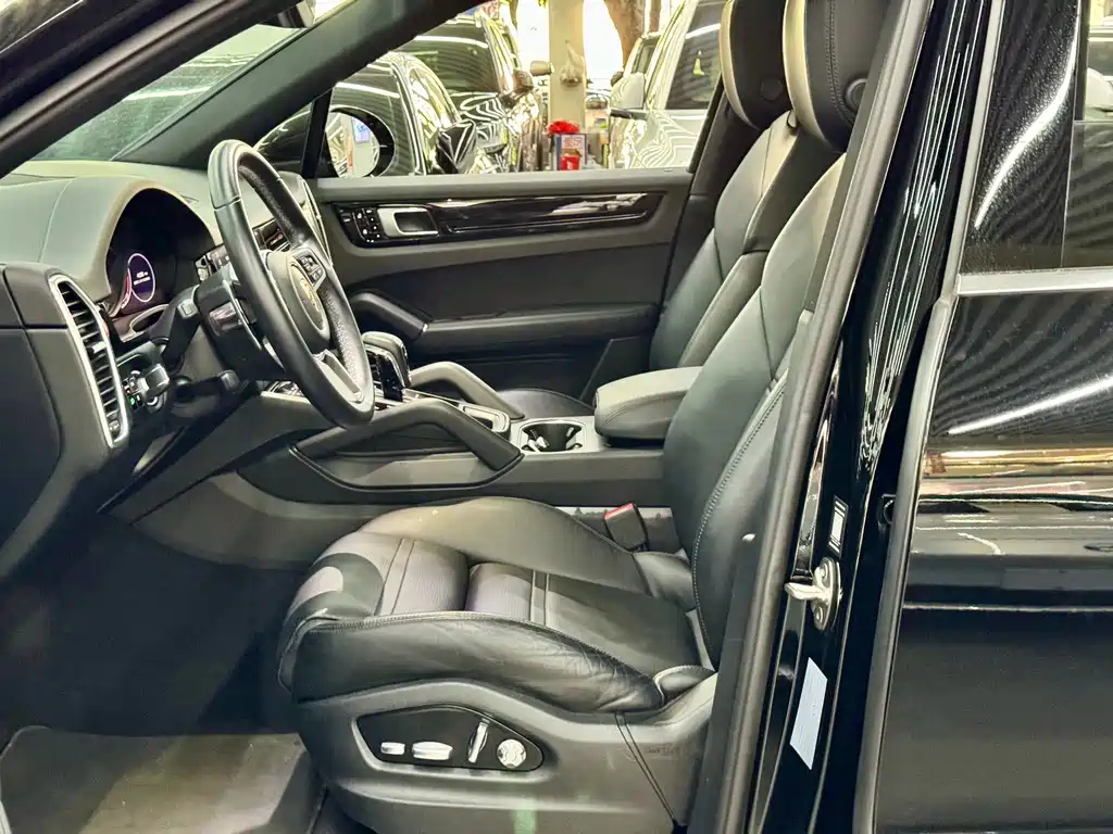 Porsche Cayenne — миниатюра 5