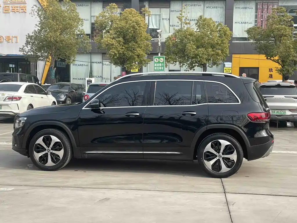 MERCEDES-BENZ GLB