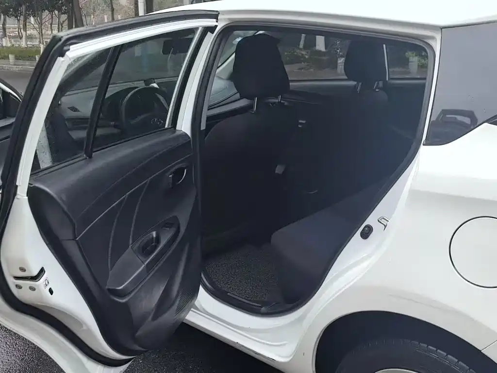 TOYOTA YARIS L ZHIXUAN