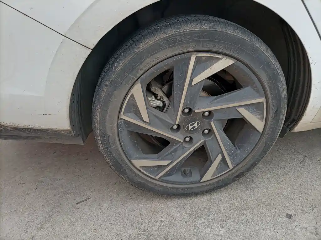 Hyundai Elantra — миниатюра 16