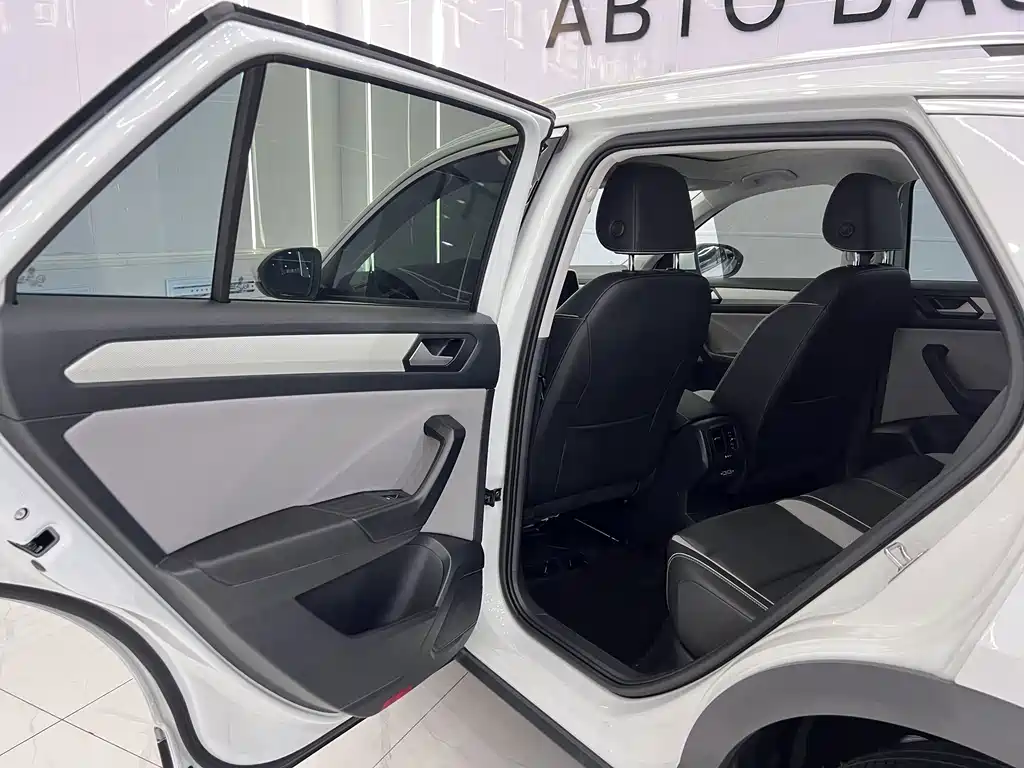 Volkswagen T-Roc — миниатюра 15