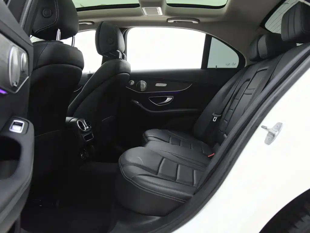 Mercedes-Benz C-Class — миниатюра 7