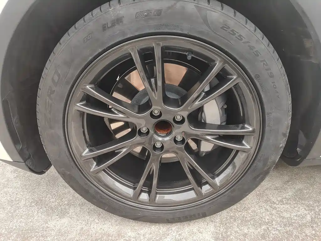 Tesla Model Y — миниатюра 26