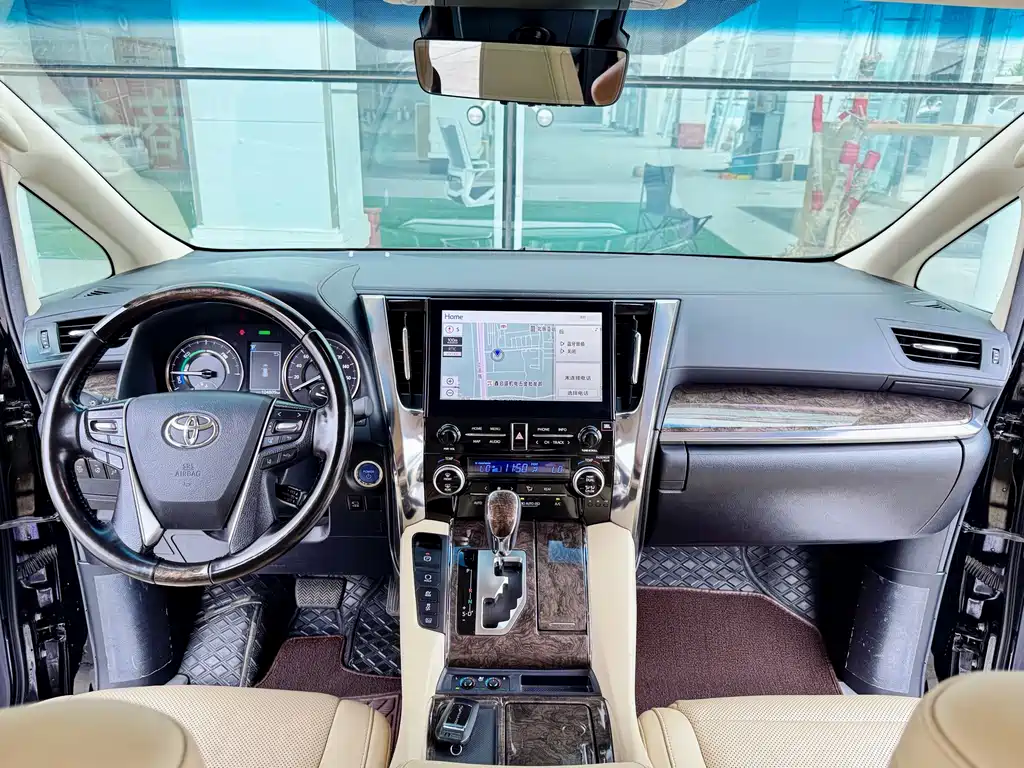 Toyota Alphard — миниатюра 12