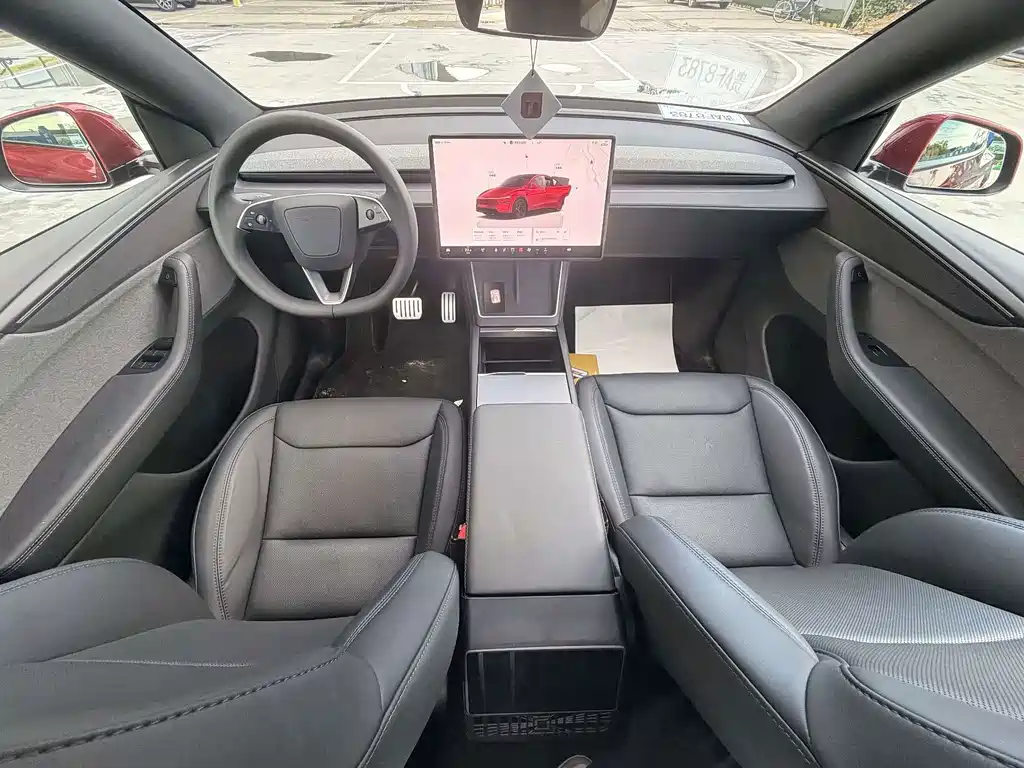 Tesla Model Y — миниатюра 5
