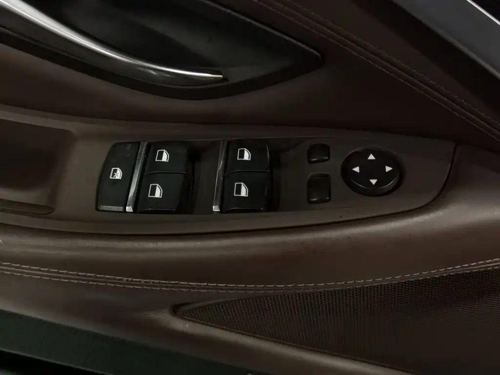 BMW 5 Series — миниатюра 9