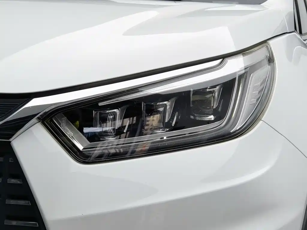 BYD Yuan EV — миниатюра 7