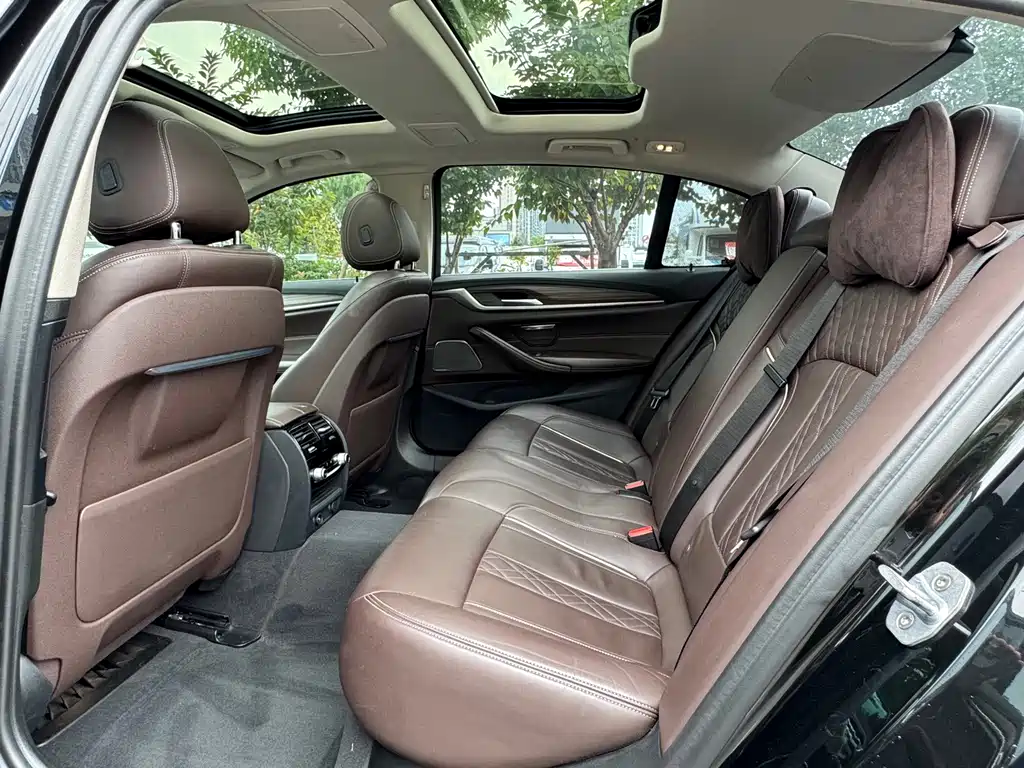 BMW 5 Series — миниатюра 14