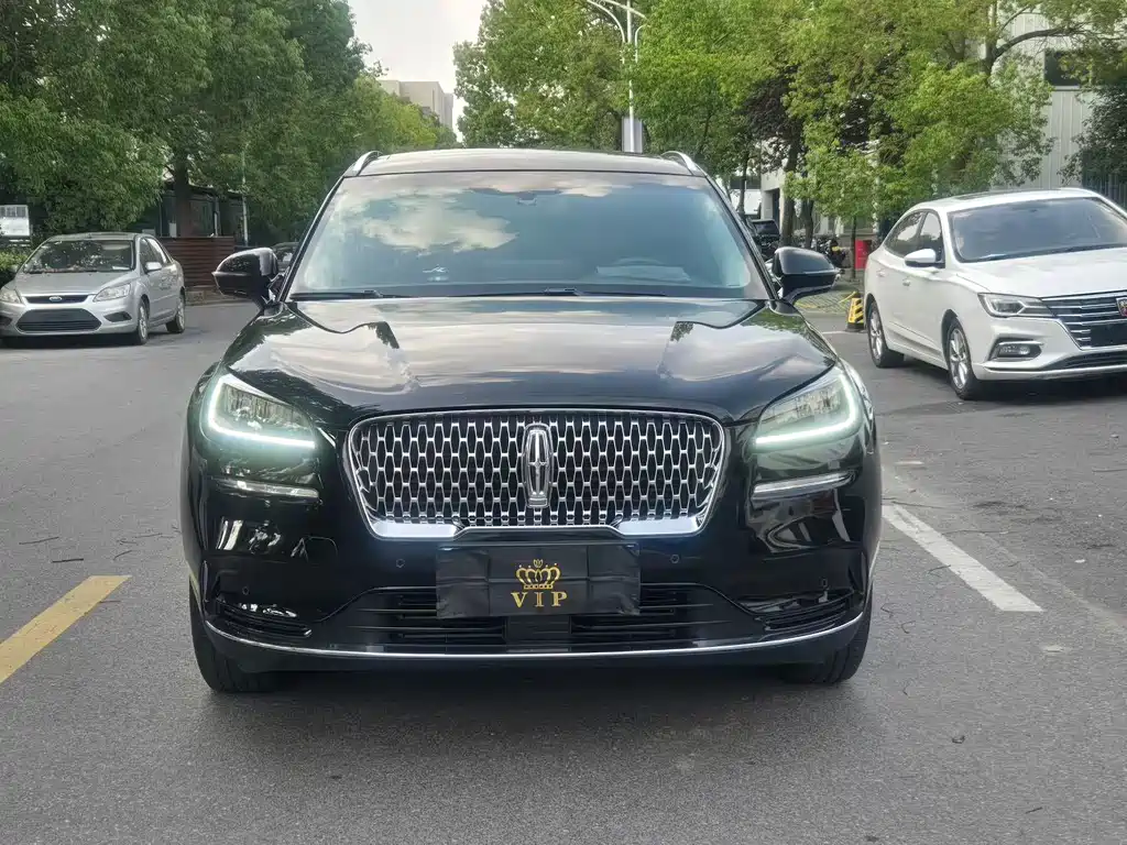 Lincoln Corsair — миниатюра 2