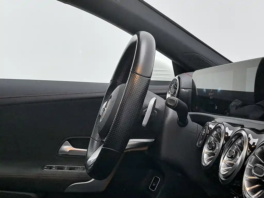 Mercedes-Benz CLA (Import) — миниатюра 22