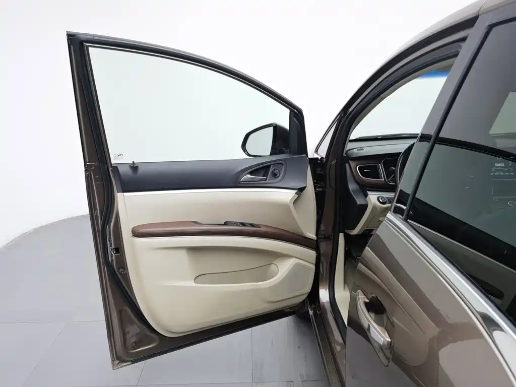 Buick GL8 — миниатюра 8