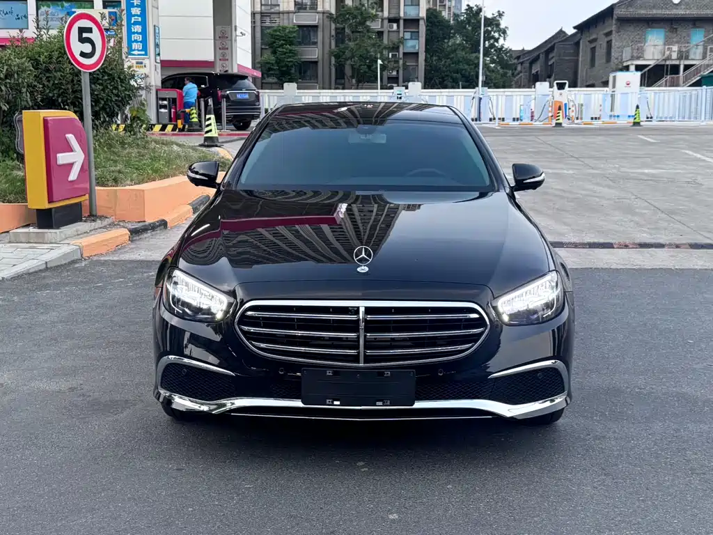 Mercedes-Benz E-Class — миниатюра 2