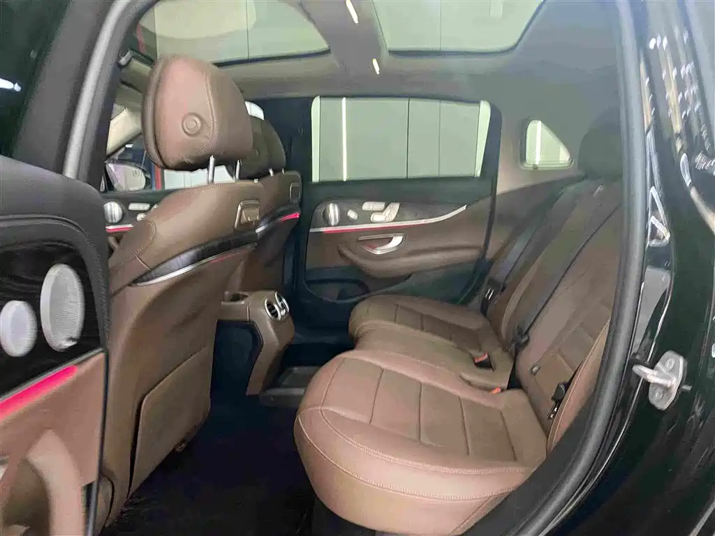 Mercedes-Benz E-Class — миниатюра 8