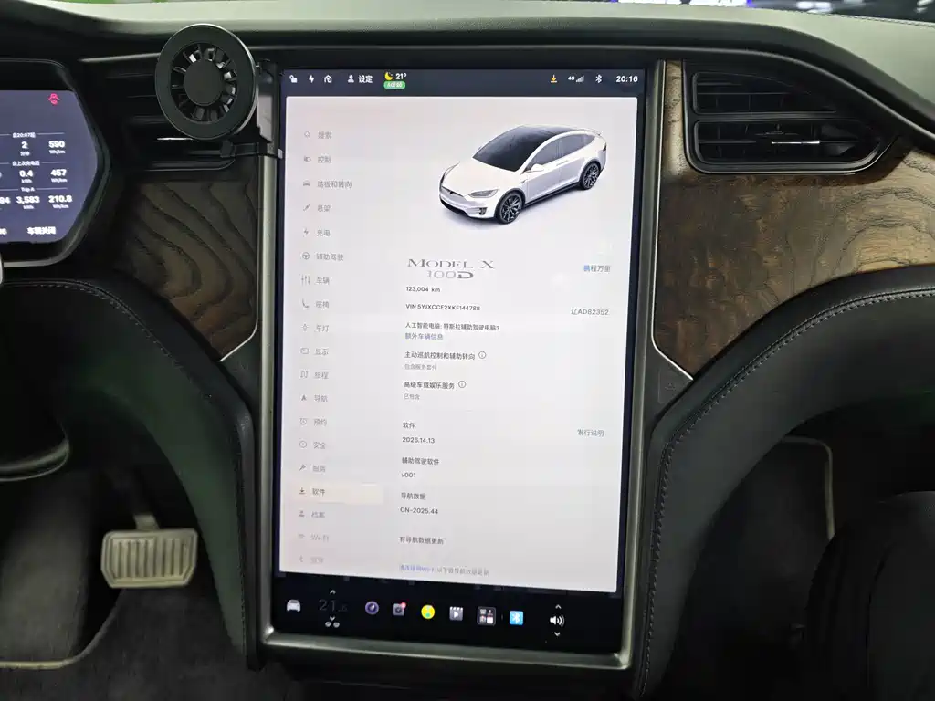 Tesla Model X — миниатюра 13