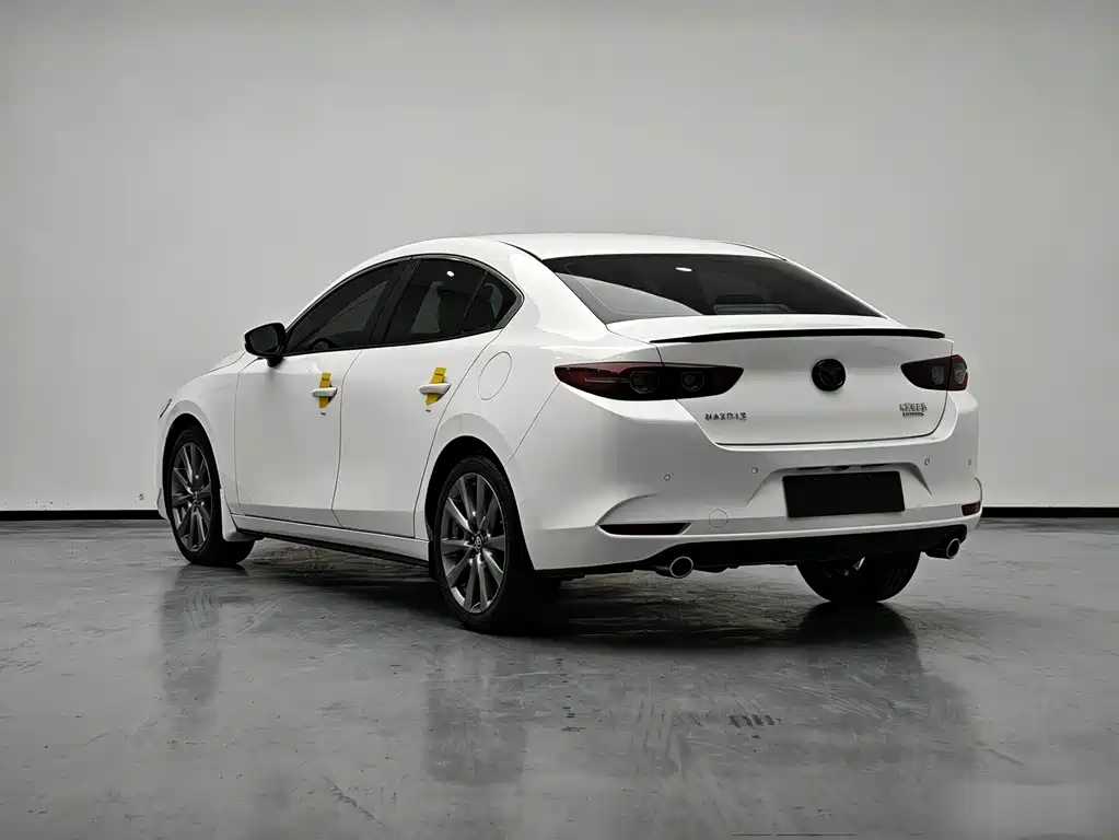 Mazda Mazda3 3 2023 2.0L AT