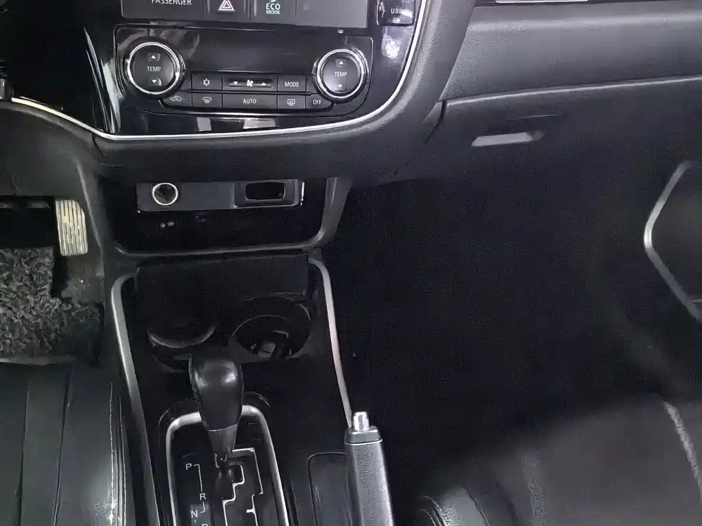 Mitsubishi Outlander — миниатюра 9