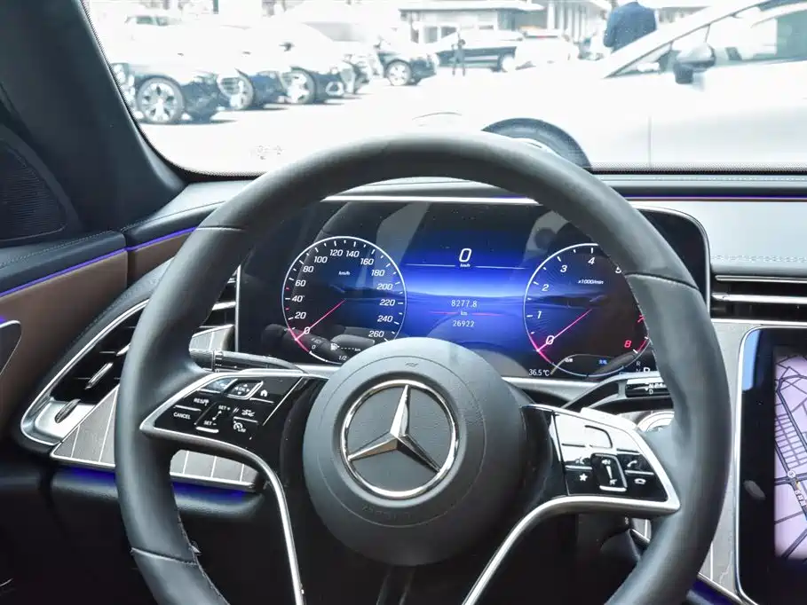 Mercedes-Benz E-Class — миниатюра 16