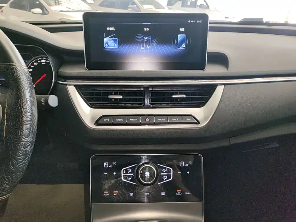 Hongqi Hongqi H5 — миниатюра 13