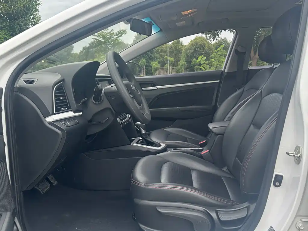 Hyundai Elantra — миниатюра 7