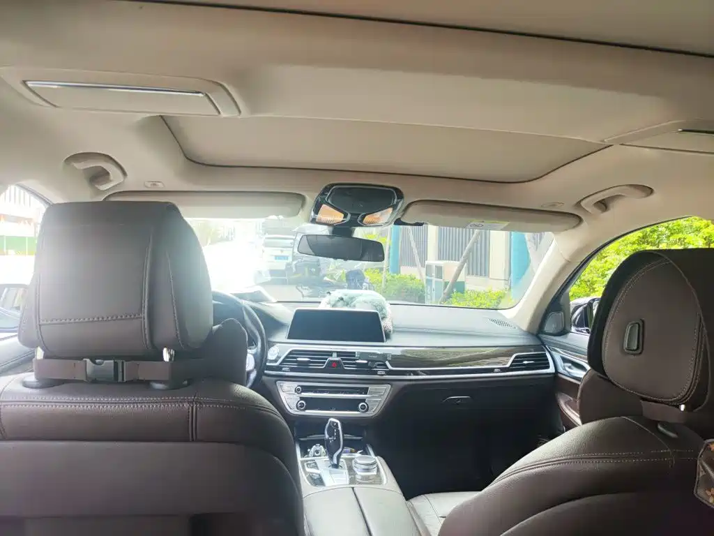 BMW 7 Series — миниатюра 19