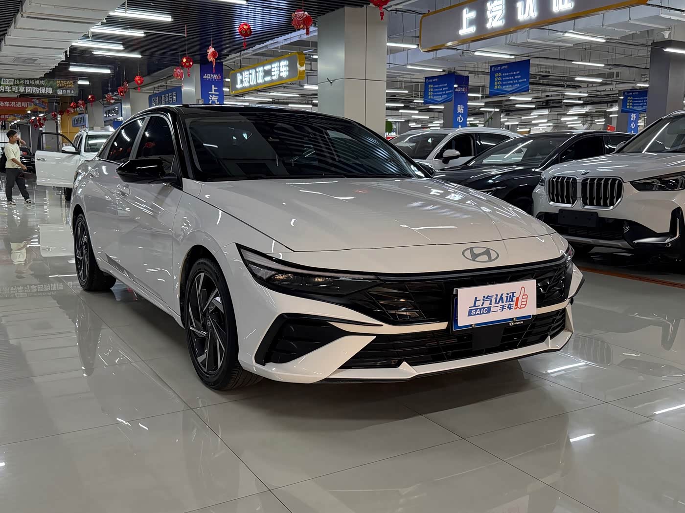 Hyundai Elantra 1.5 л 2023 г. Белый, пробег 20000 км