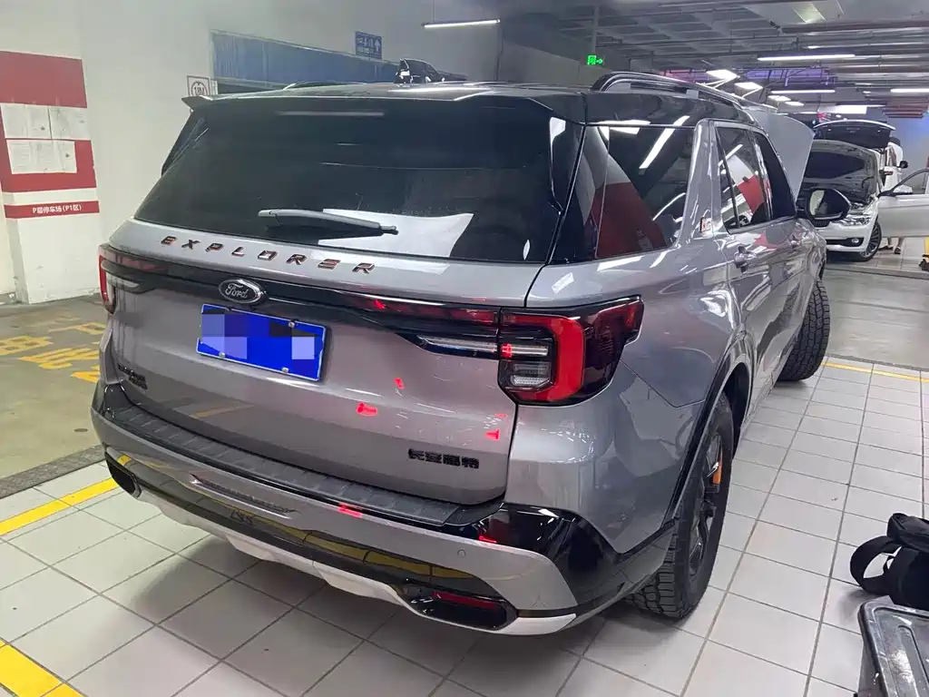 Ford Explorer — миниатюра 12