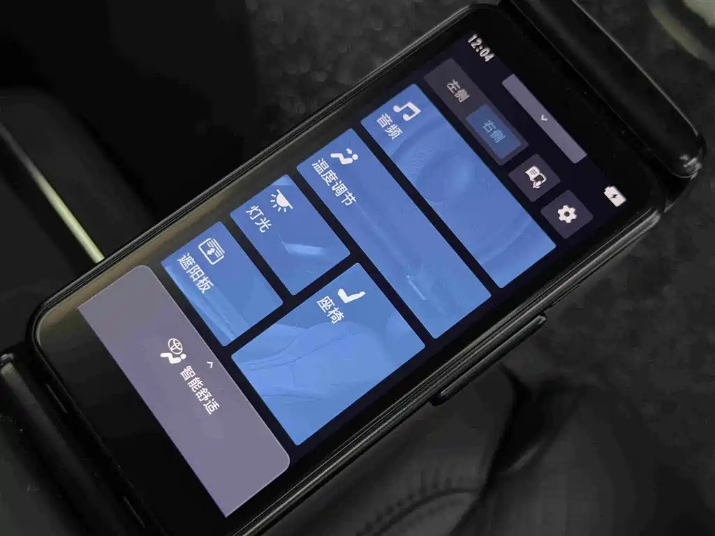 Toyota Alphard — миниатюра 15