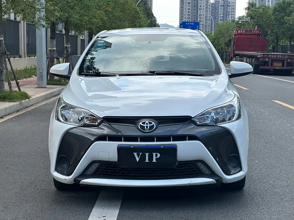 Toyota Yaris L — миниатюра 2