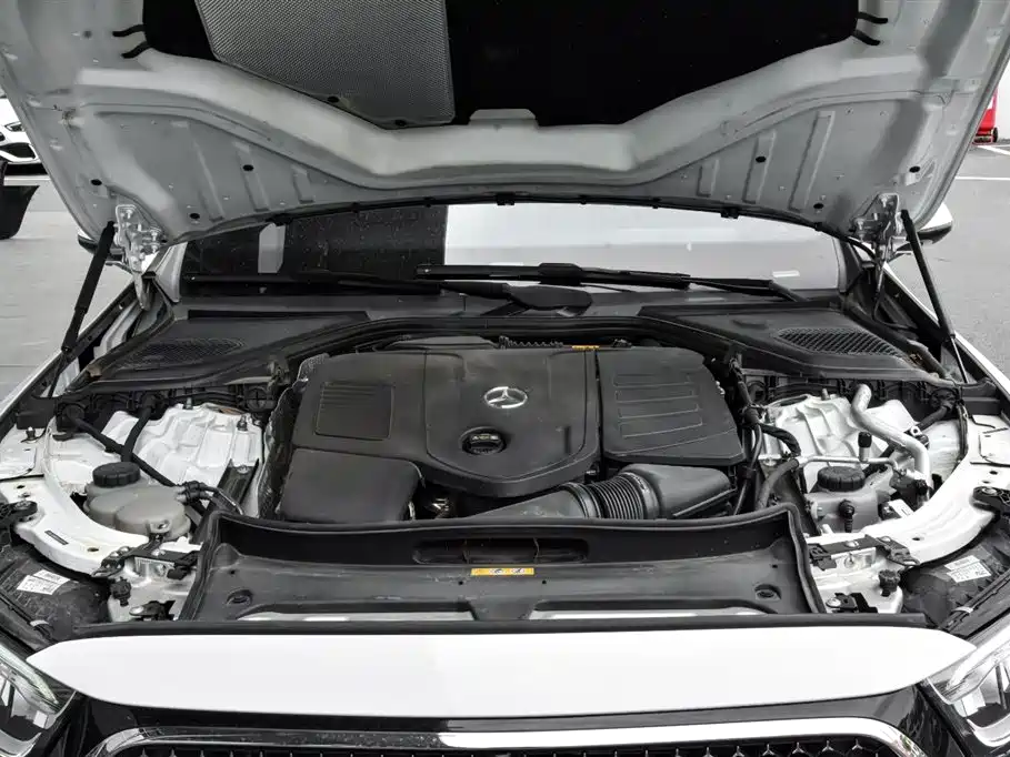 Mercedes-Benz E-Class — миниатюра 8
